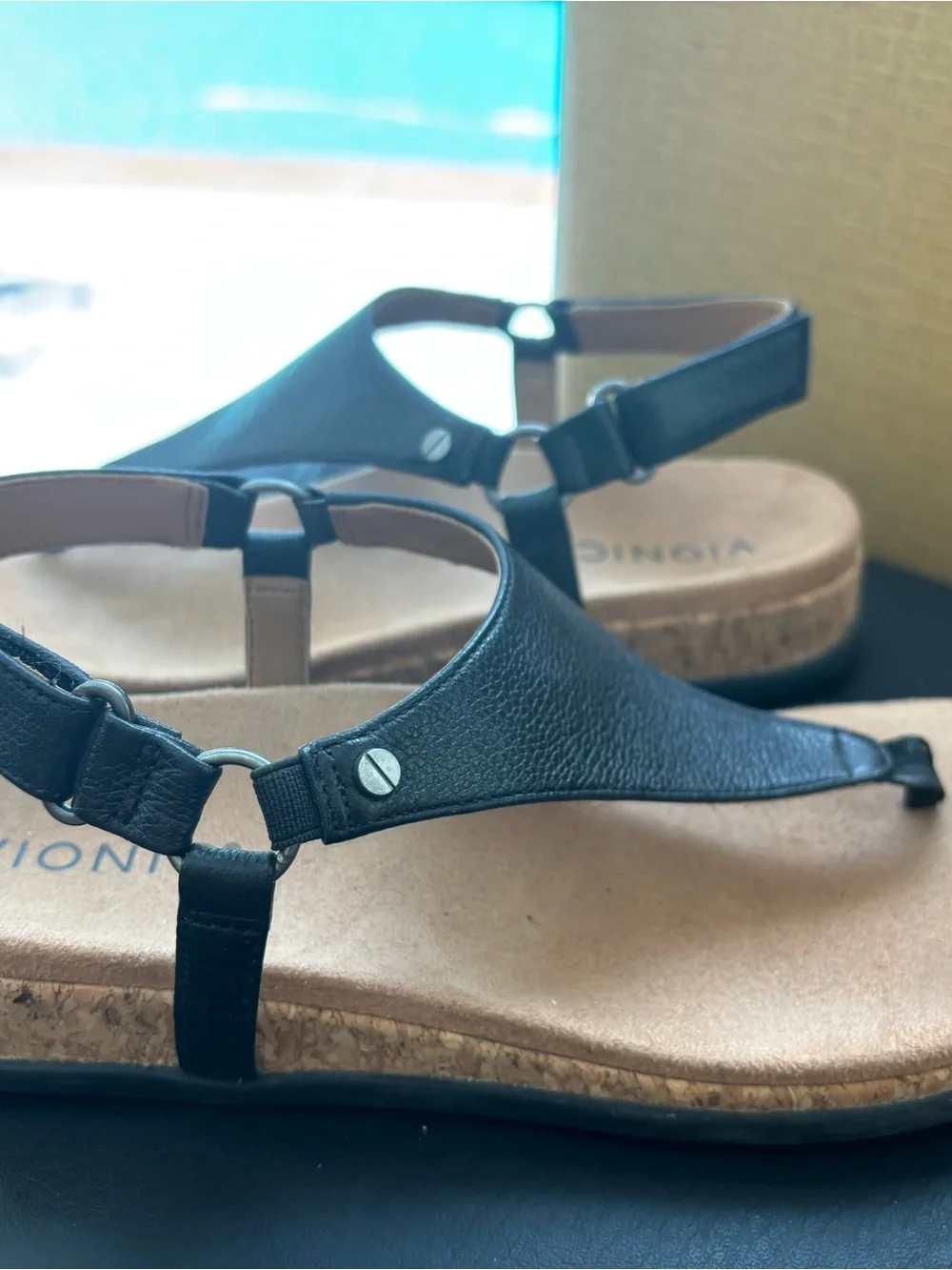 Vionic black leather sandal size 8